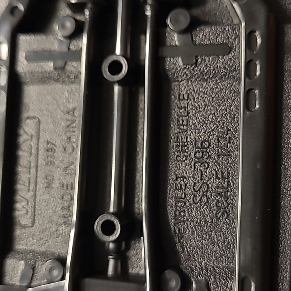 🚗 1:24 scale diecast Chevelle & Charger Welly & Universal Stuios - Picture 13 of 13